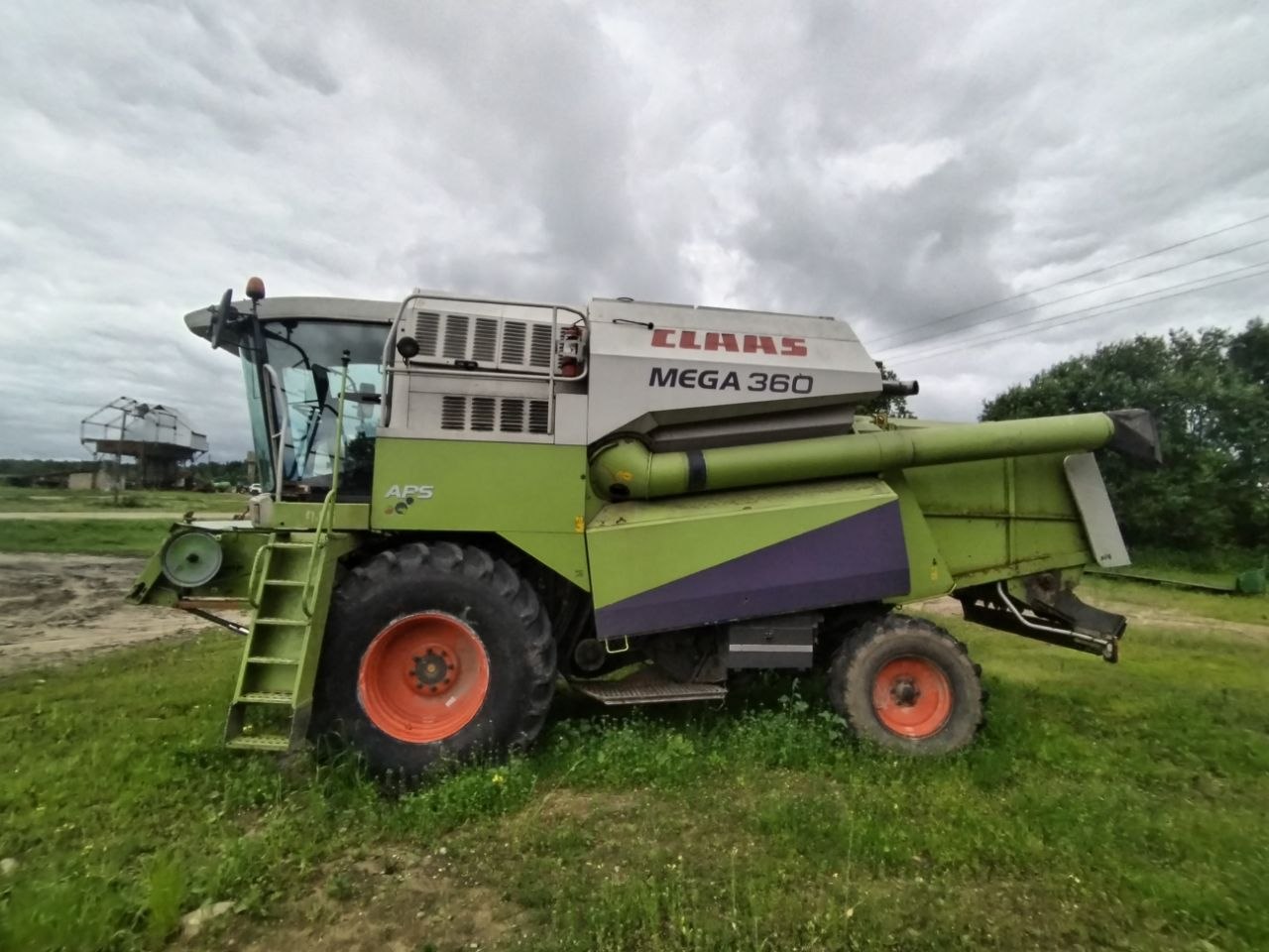Комбайн CLAAS Mega 360